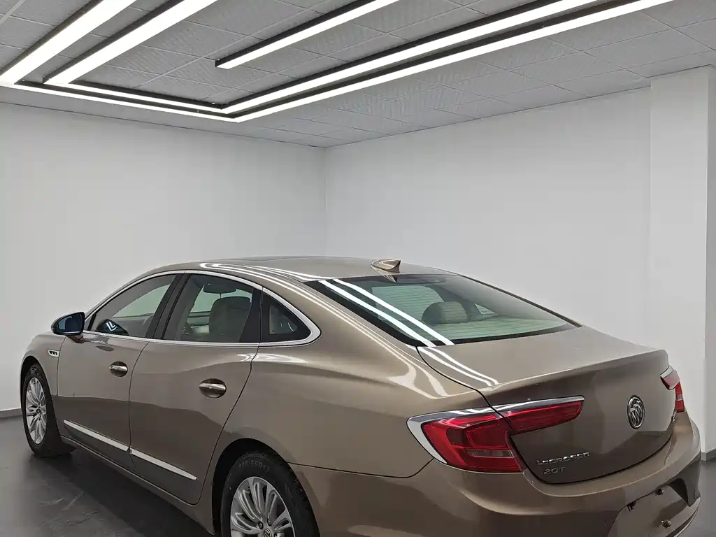 LaCrosse Facelift 20 T Leading