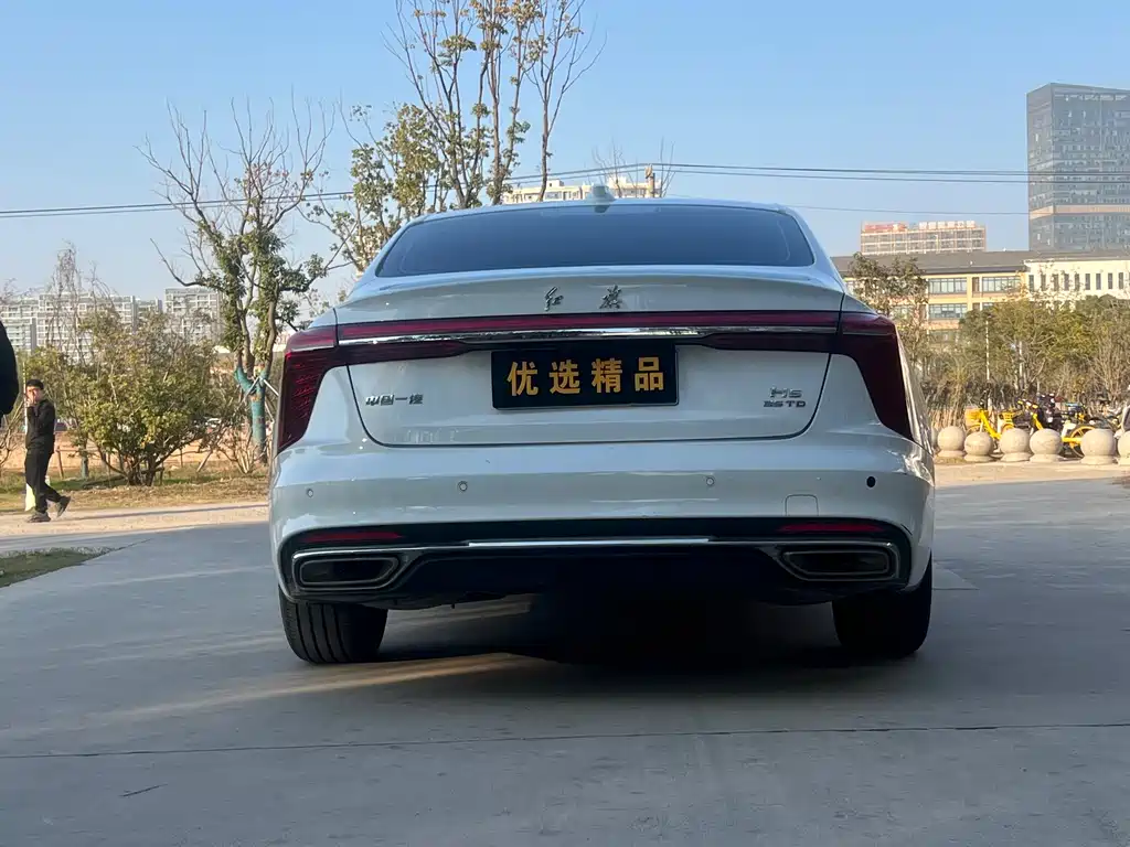 Hongqi H5 1.5 T DCT Connected Flagship Joy