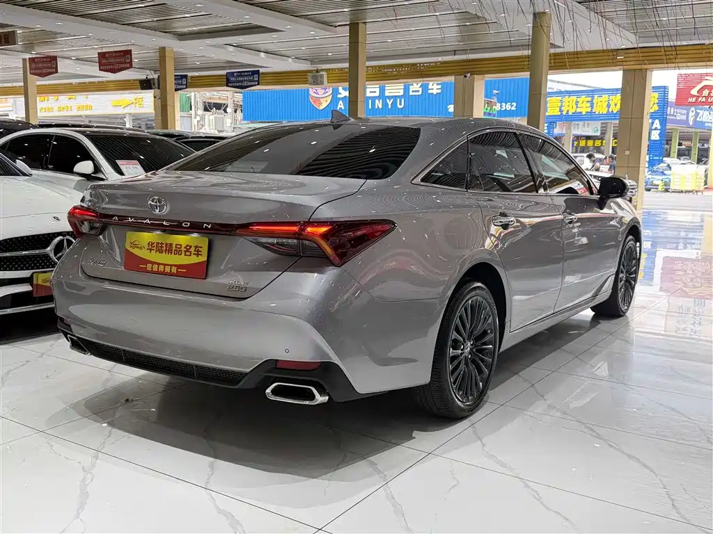 Avalon 2.0 L XLE Premium