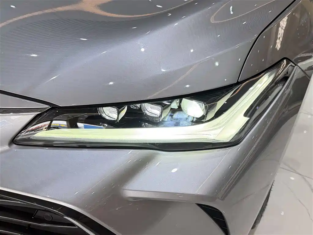 Avalon 2.0 L XLE Premium