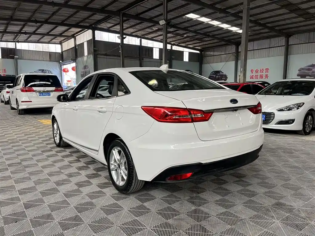 Escort Facelift 1.5 L Auto Joy CN-VI