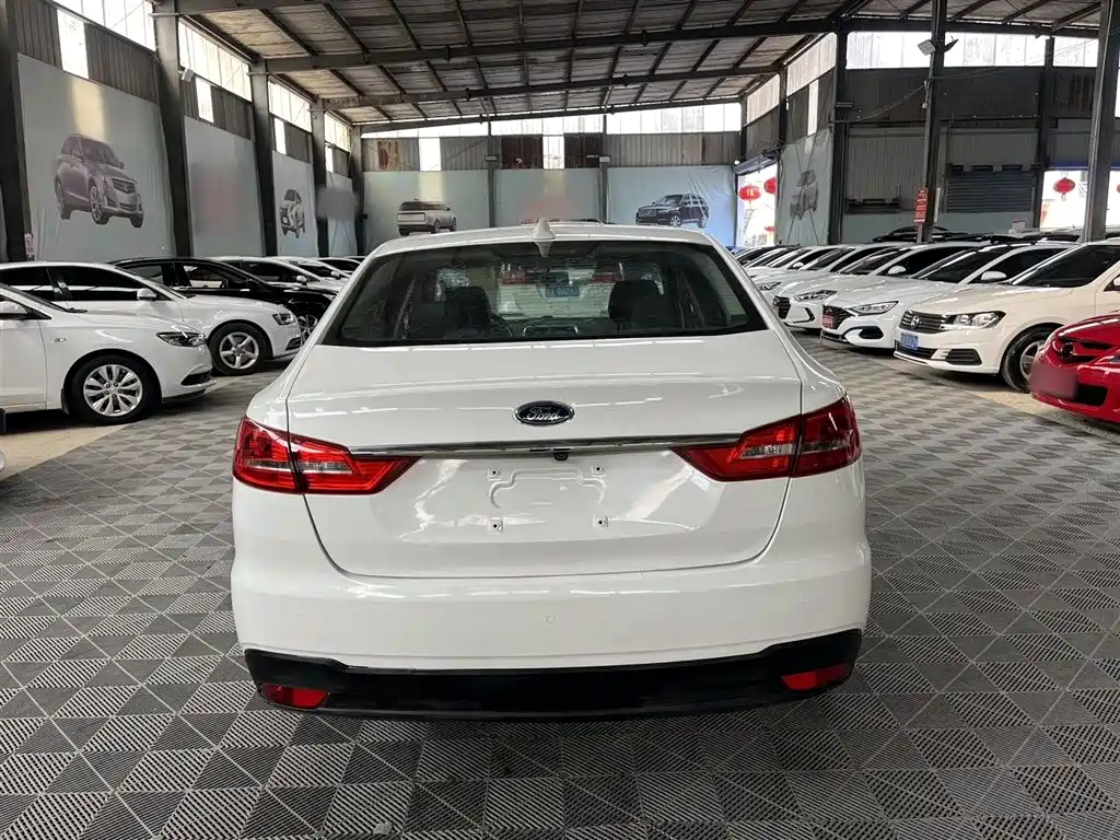 Escort Facelift 1.5 L Auto Joy CN-VI