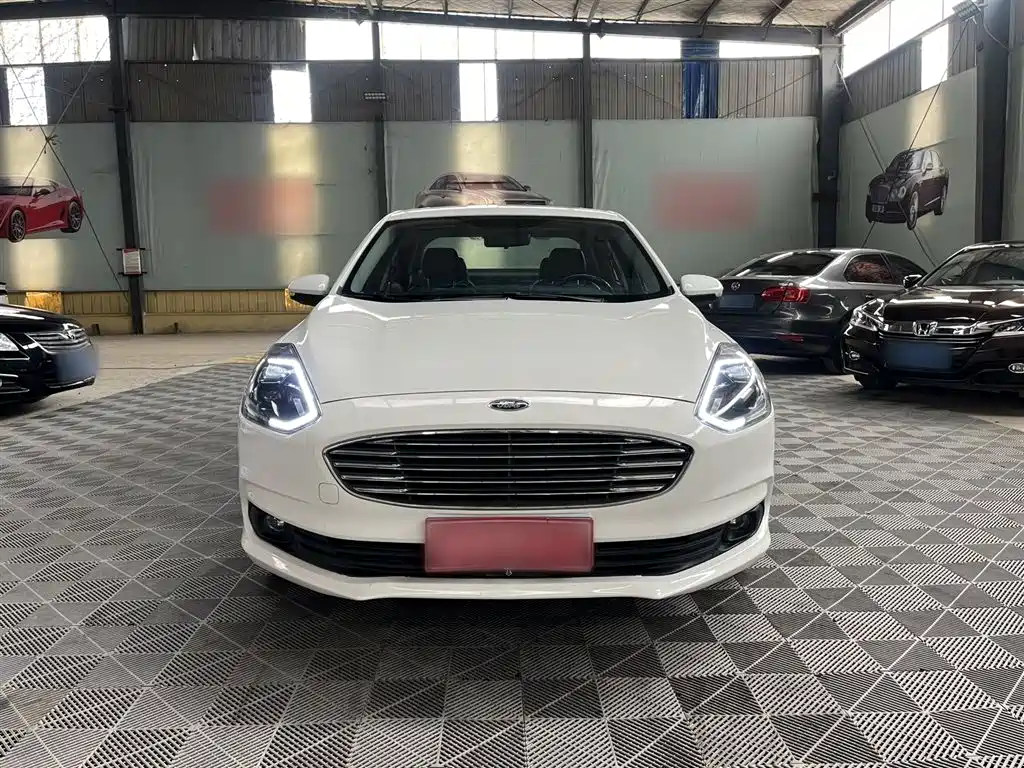 Escort Facelift 1.5 L Auto Joy CN-VI