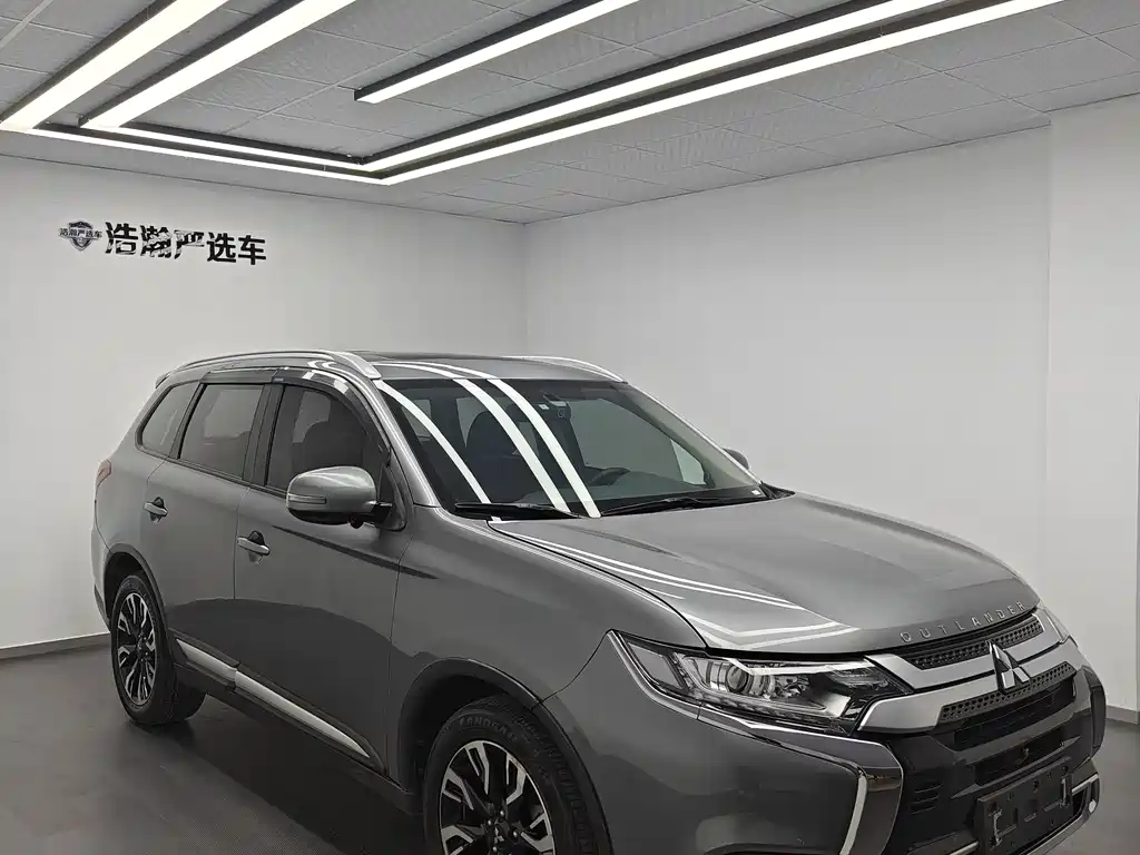 Outlander 2.0 L 2 WD Smooth Enjoyment 5-seat CN-VI