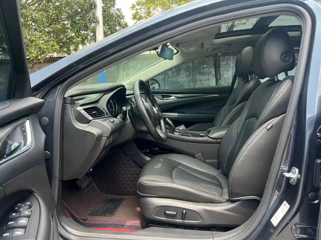 LaCrosse 652 T Luxury