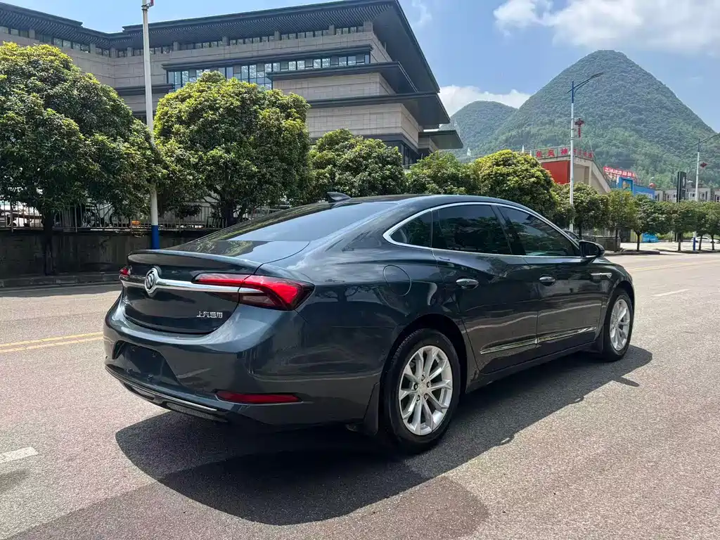 LaCrosse 652 T Luxury