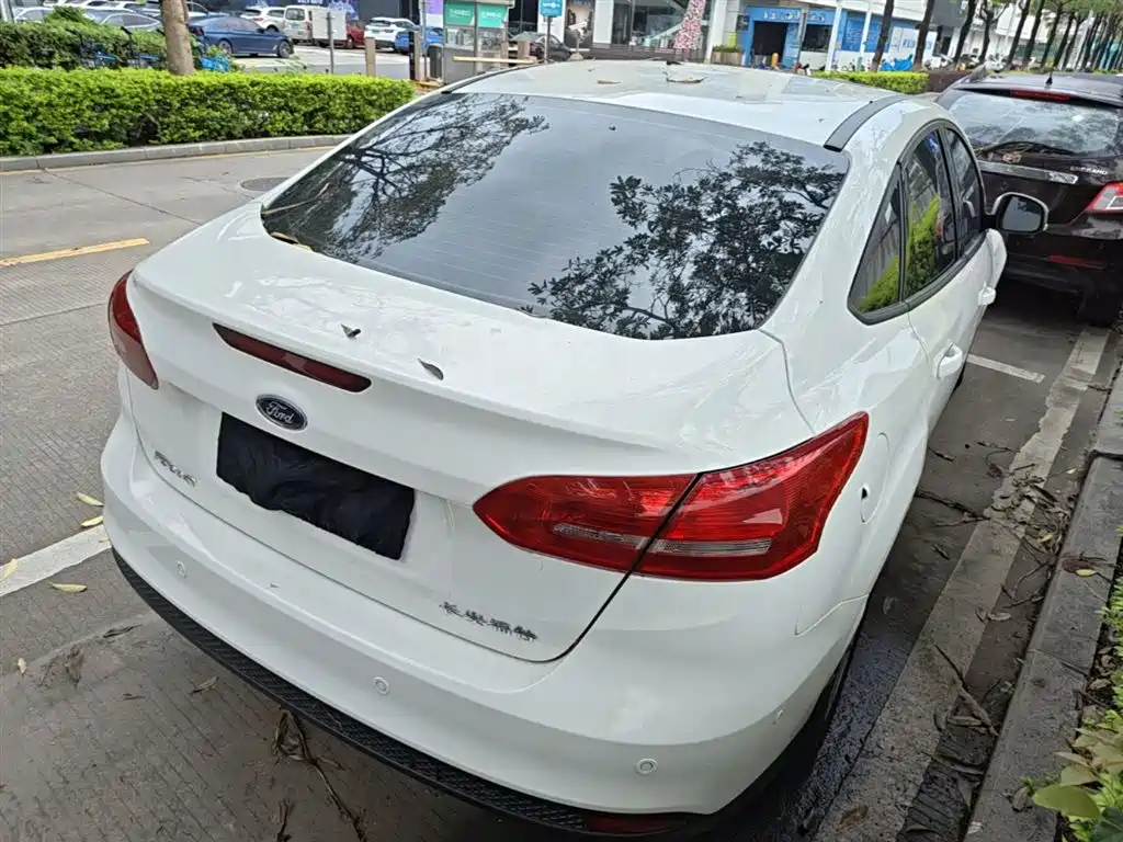 Focus Sedan 1.6 L Auto Style