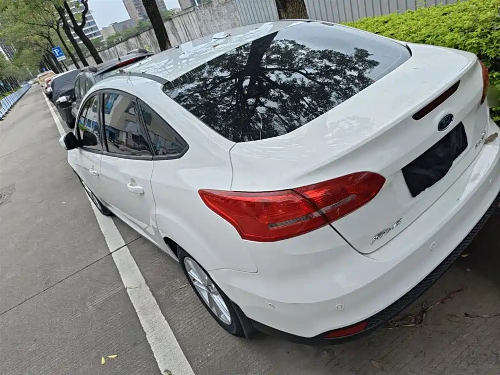 Focus Sedan 1.6 L Auto Style