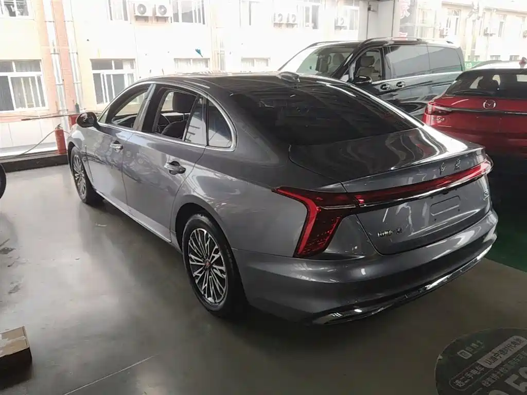 Hongqi H5 2.0 T Auto Connected Flagship Enjoyment