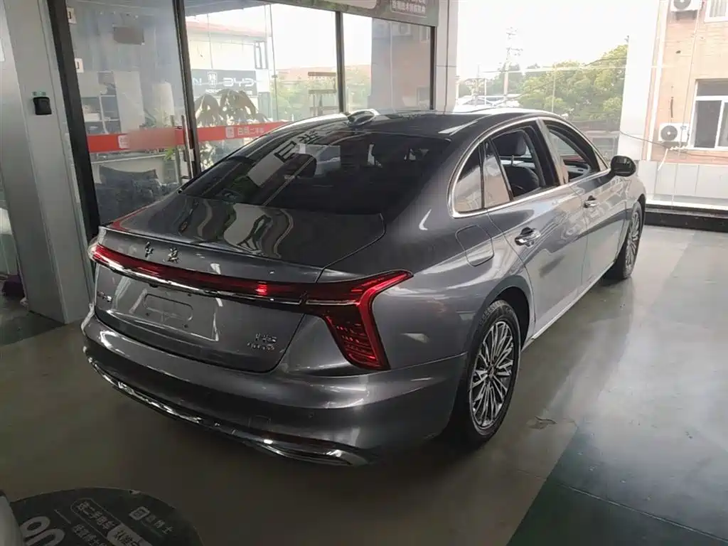 Hongqi H5 2.0 T Auto Connected Flagship Enjoyment