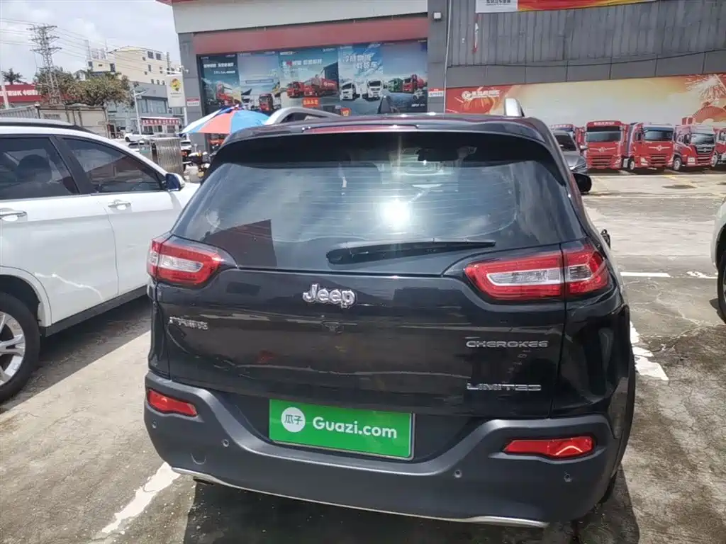 Cherokee 2.0 L Superior