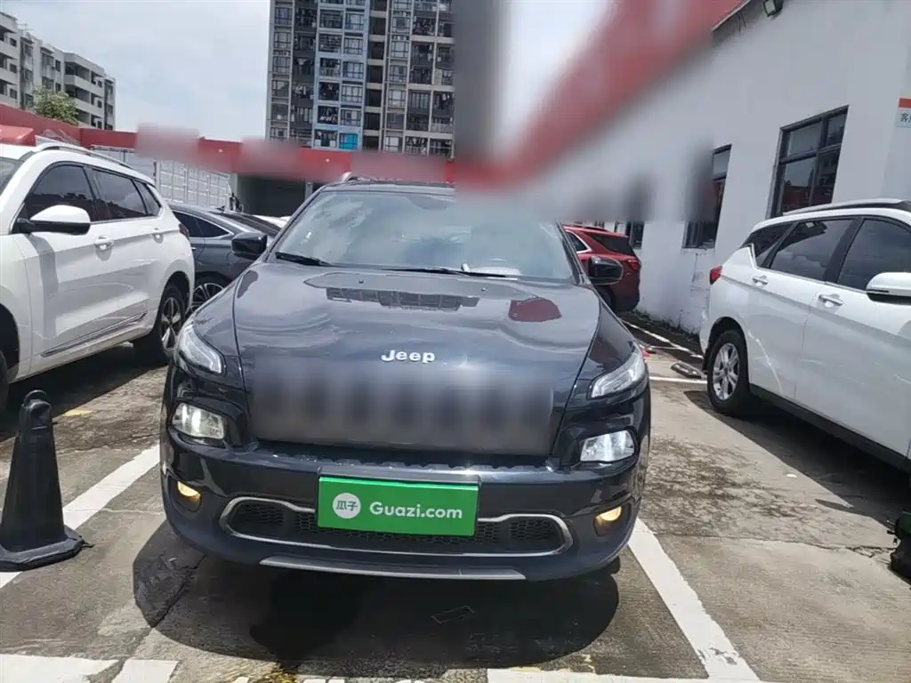 Cherokee 2.0 L Superior