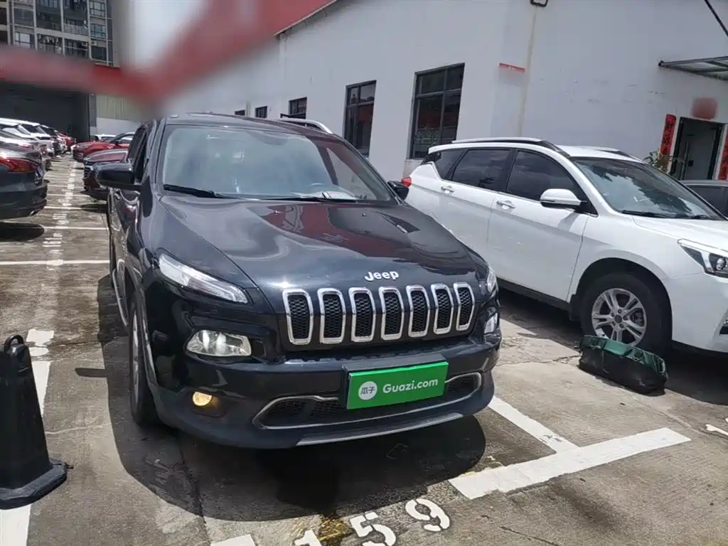 Cherokee 2.0 L Superior