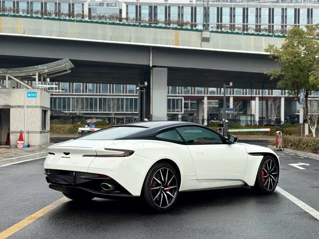 Aston Martin DB11 4.0 T V8 Coupe