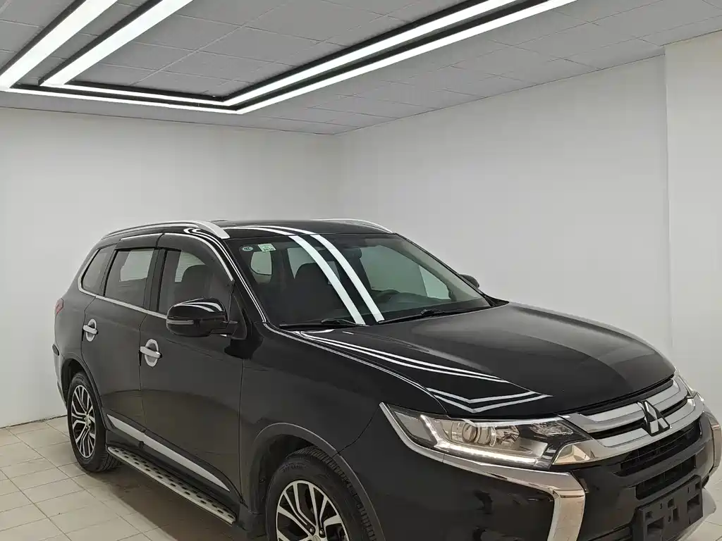 Outlander 2.0 L 2 WD Glory 5-seat