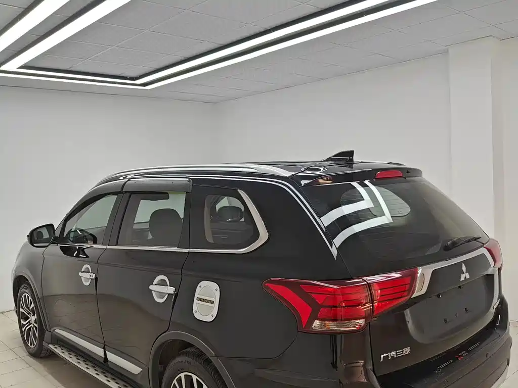 Outlander 2.0 L 2 WD Glory 5-seat