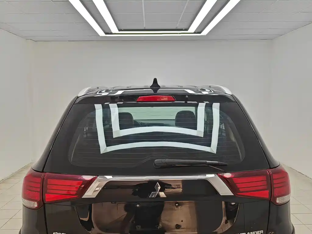 Outlander 2.0 L 2 WD Glory 5-seat