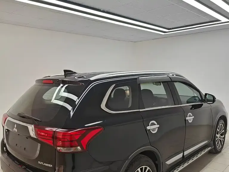 Mitsubishi Outlander 2.0 L 2 WD Glory 5-seat