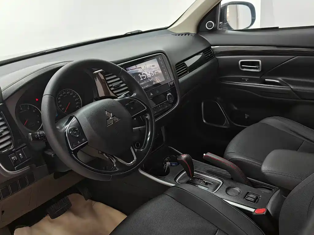 Outlander 2.0 L 2 WD Glory 5-seat