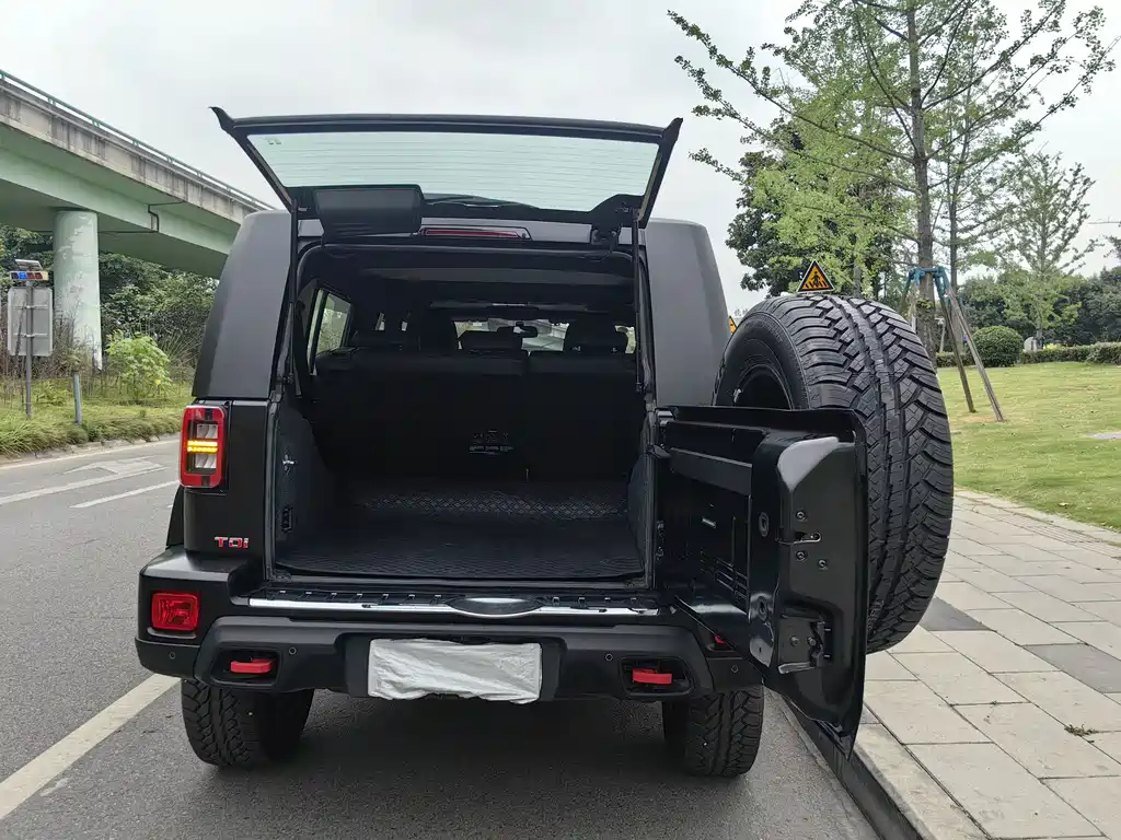 BAIC BJ40 2.0 D Blade Hero Glory