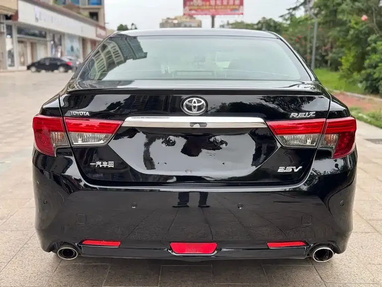 Toyota Mark X 2.5 V Style Sharp