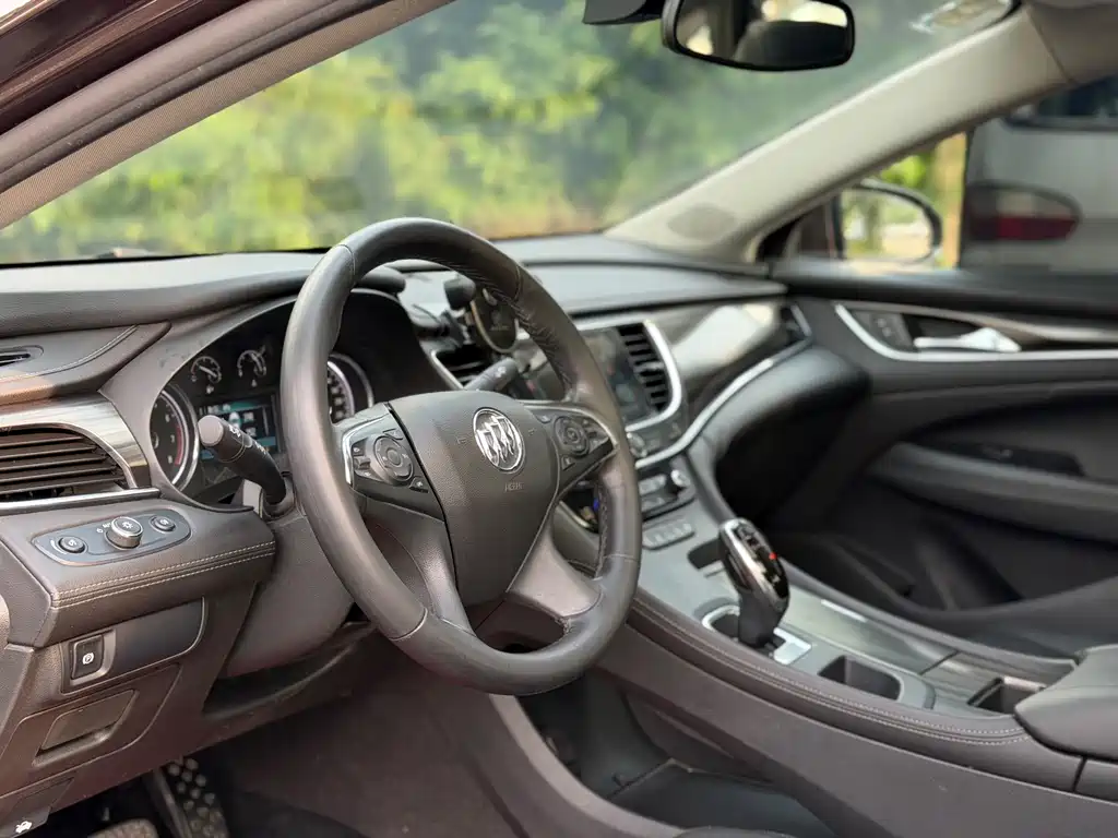LaCrosse Facelift 28 T Elite