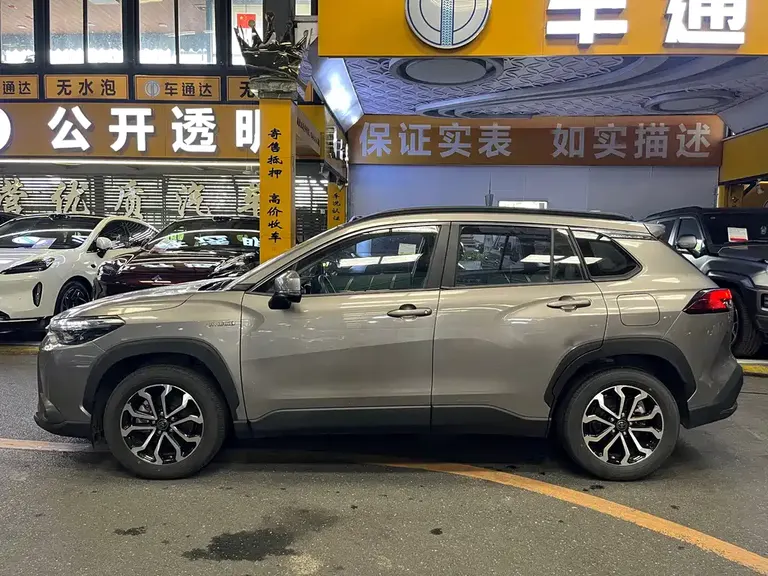Toyota Frontlander 2.0 L Smart e-Hybrid Dual Engine Distinguished