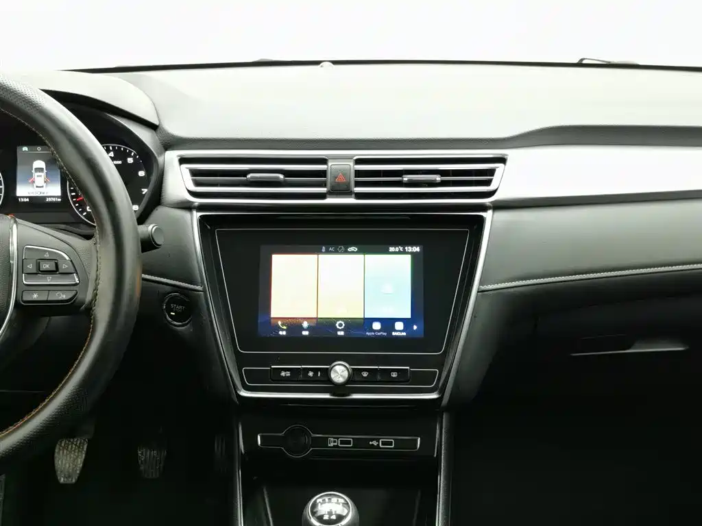 Roewe i5 1.5 L Manual 4 G Connected Leading Luxury
