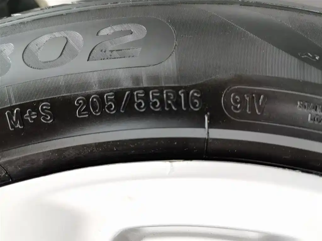 Roewe i5 1.5 L Manual 4 G Connected Leading Luxury