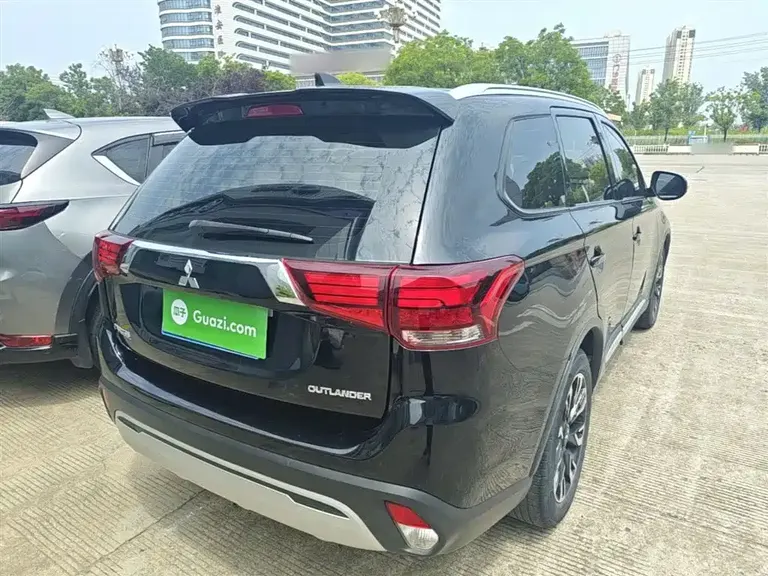 Mitsubishi Outlander 2.0 L 2 WD Smooth Enjoyment 5-seat CN-VI