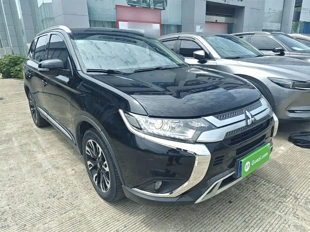 Outlander 2.0 L 2 WD Smooth Enjoyment 5-seat CN-VI