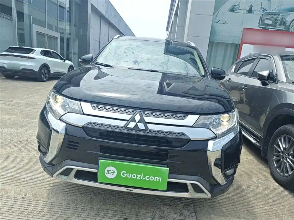 Outlander 2.0 L 2 WD Smooth Enjoyment 5-seat CN-VI