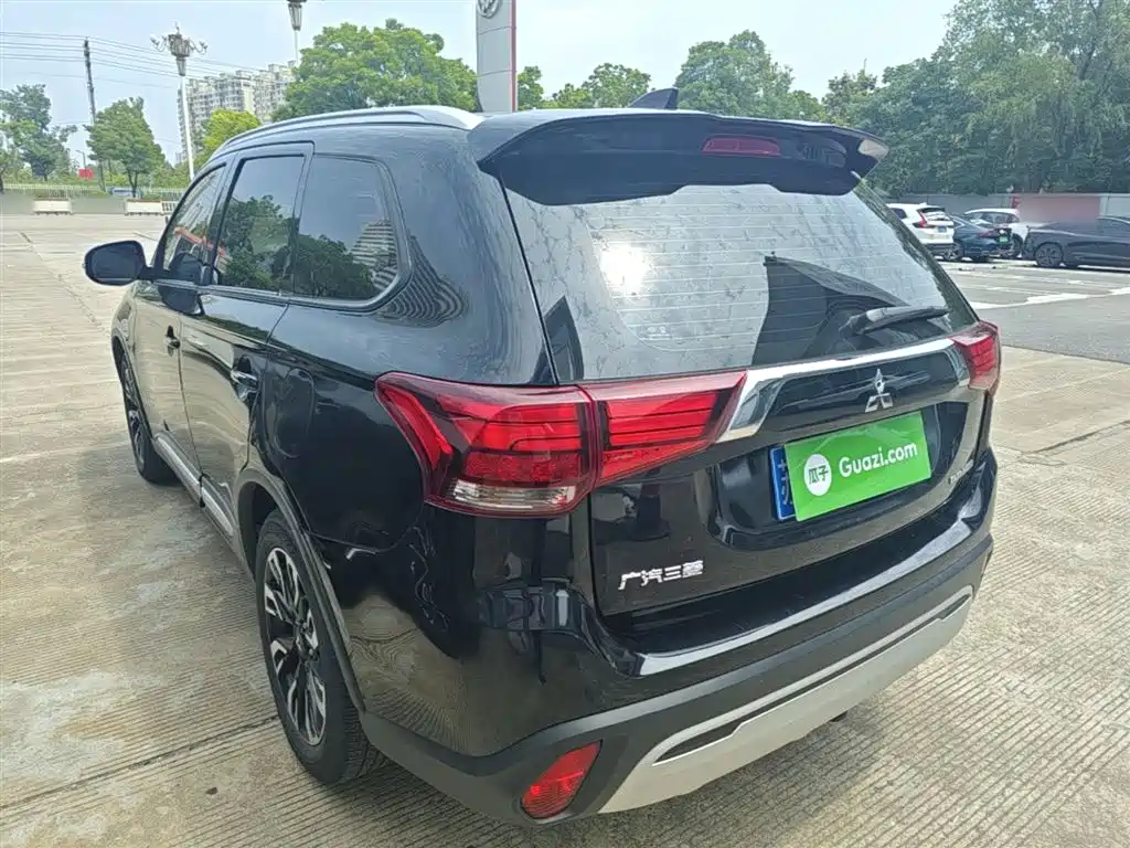 Outlander 2.0 L 2 WD Smooth Enjoyment 5-seat CN-VI