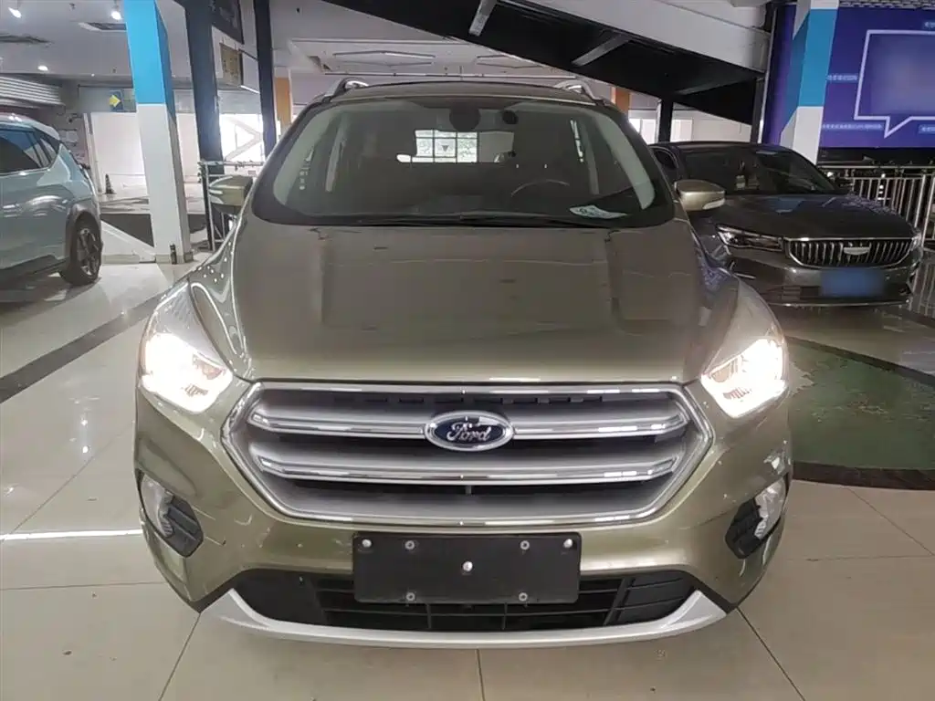 Kuga EcoBoost 180 2 WD Grand Wing