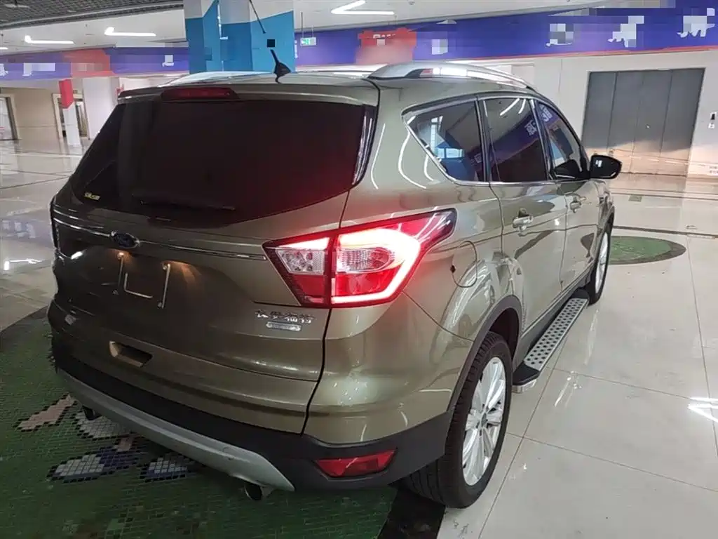 Kuga EcoBoost 180 2 WD Grand Wing