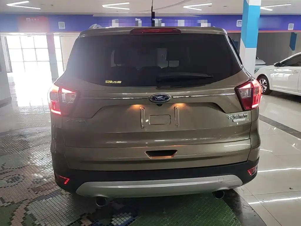 Kuga EcoBoost 180 2 WD Grand Wing