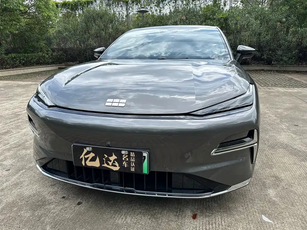 Galaxy Xingyao 8 130 km EM-i Distinguished