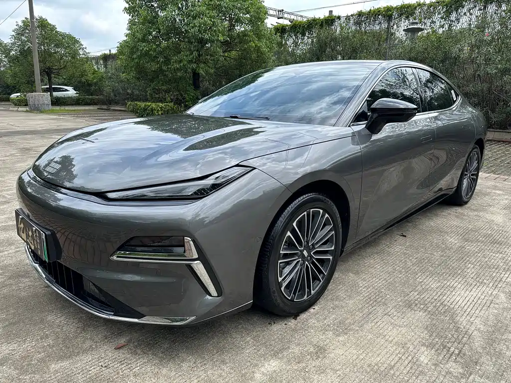 Galaxy Xingyao 8 130 km EM-i Distinguished