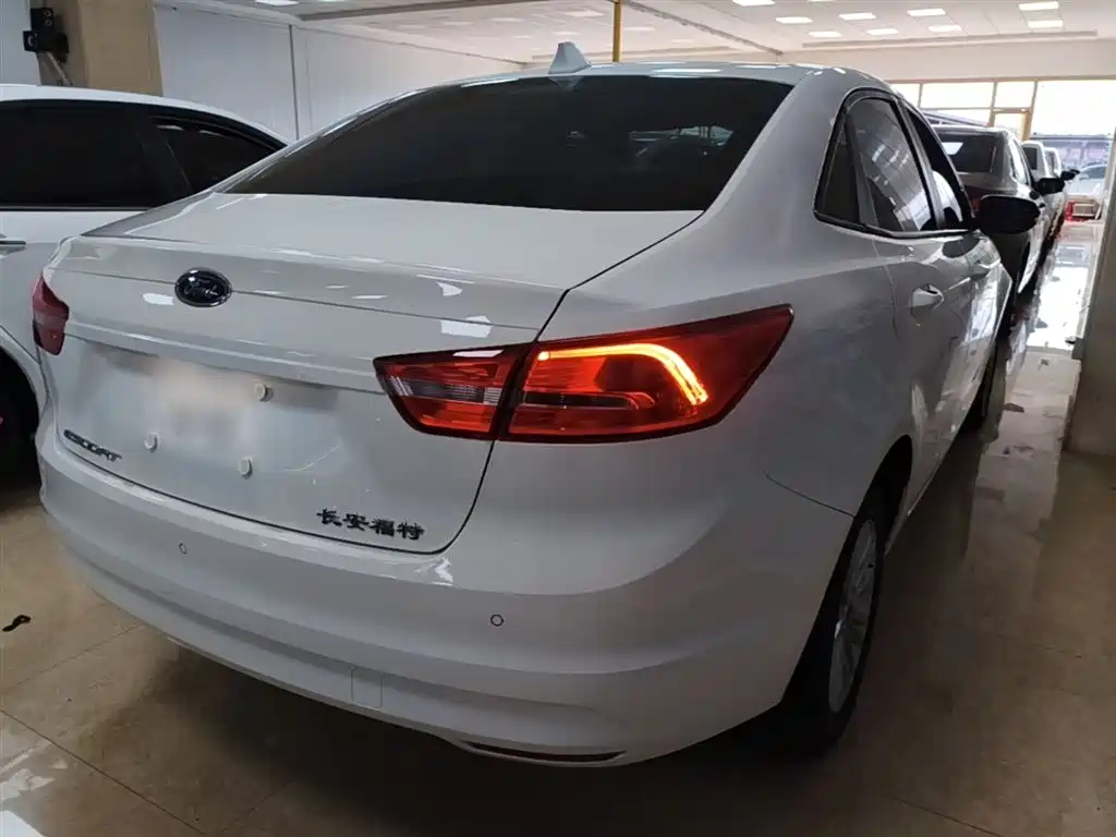 Escort Facelift 1.5 L Manual Comfort