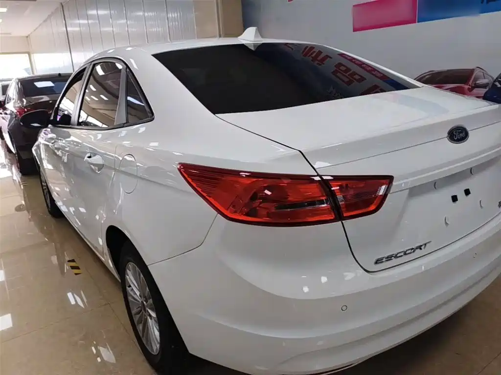 Escort Facelift 1.5 L Manual Comfort