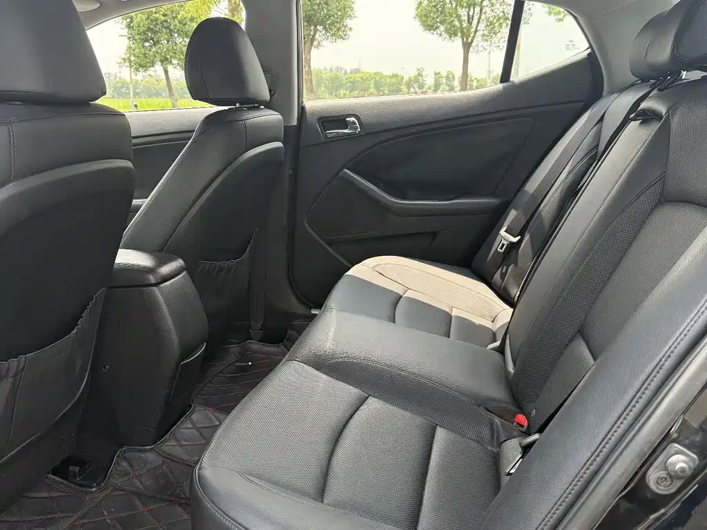 Kia K5 2.0 L Auto Luxury