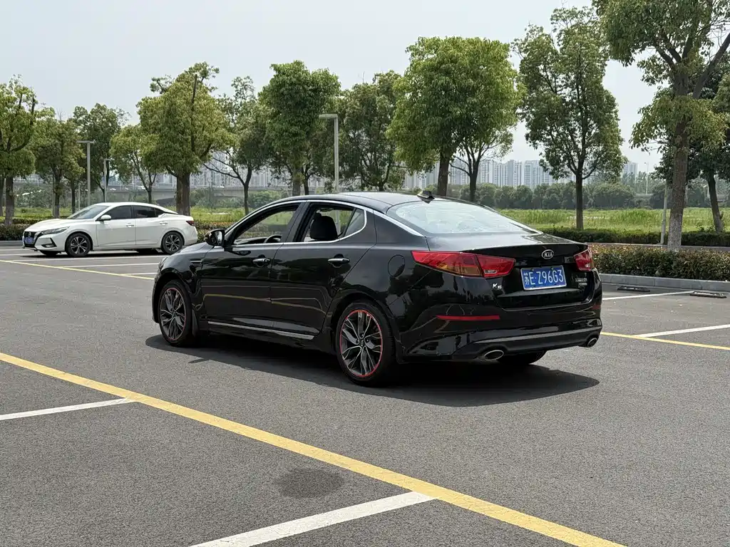 Kia K5 2.0 L Auto Luxury