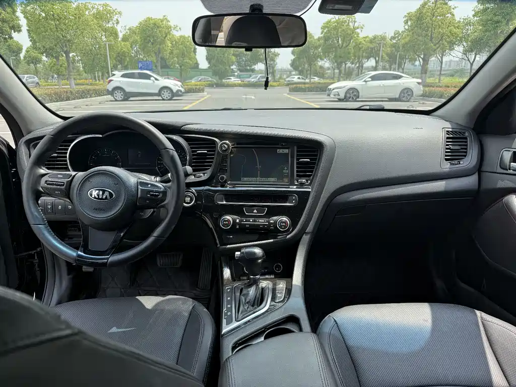 Kia K5 2.0 L Auto Luxury