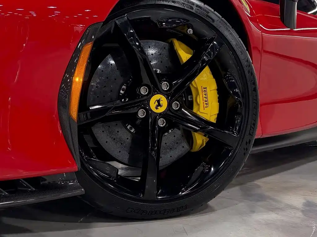 SF90 3.9 T V8 Spider