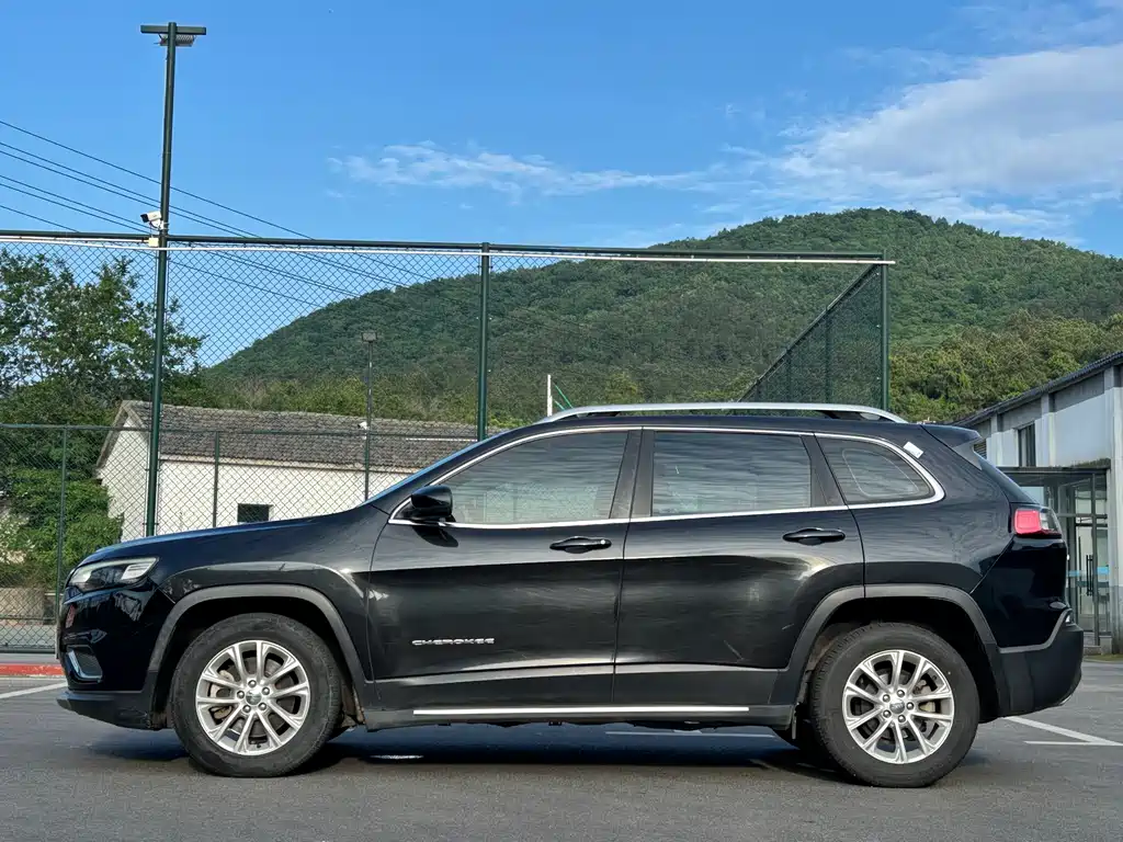 Cherokee 2.0 T 2 WD Smart Enjoyment CN-V