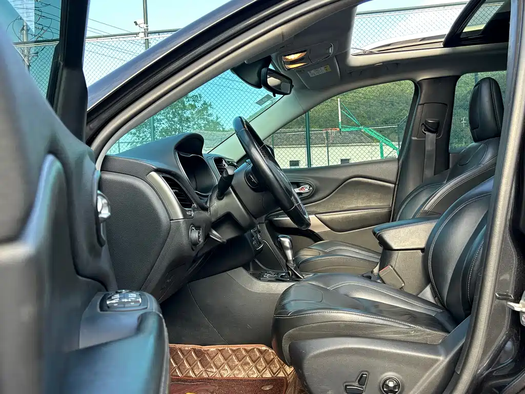 Cherokee 2.0 T 2 WD Smart Enjoyment CN-V