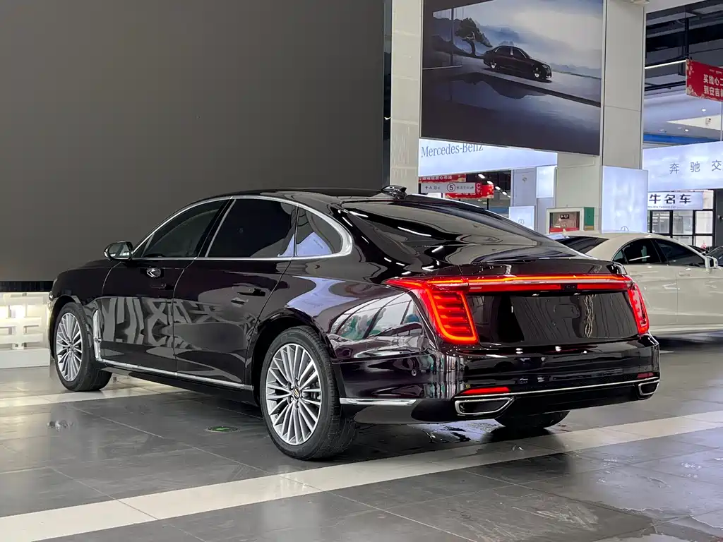 Hongqi H9 2.0 T Connected Flagship