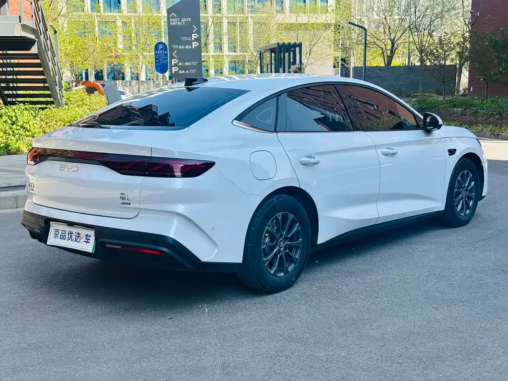 Qin L DM-i Smart Drive 80 KM Leading