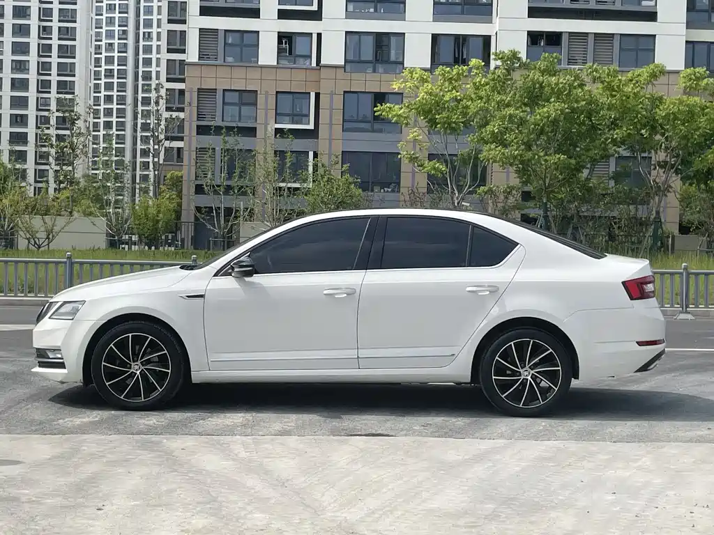 Octavia TSI280 DSG Luxury