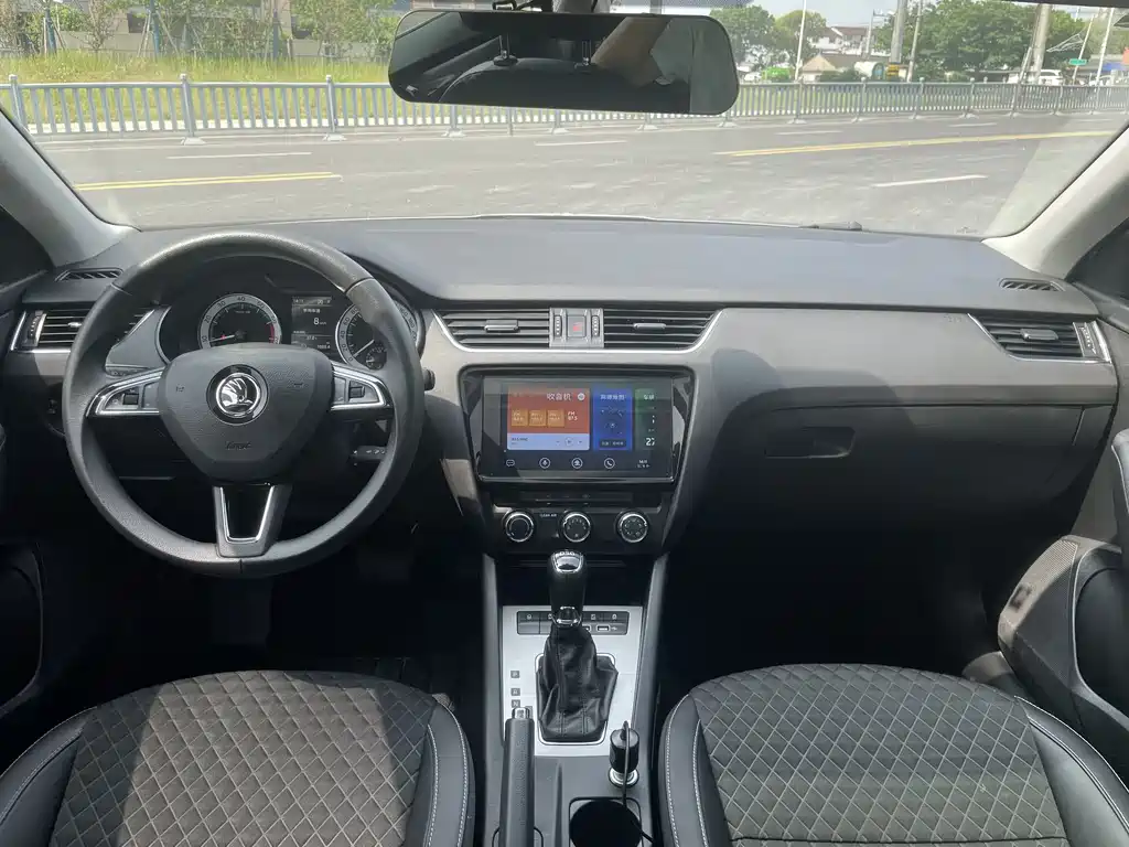 Octavia TSI280 DSG Luxury